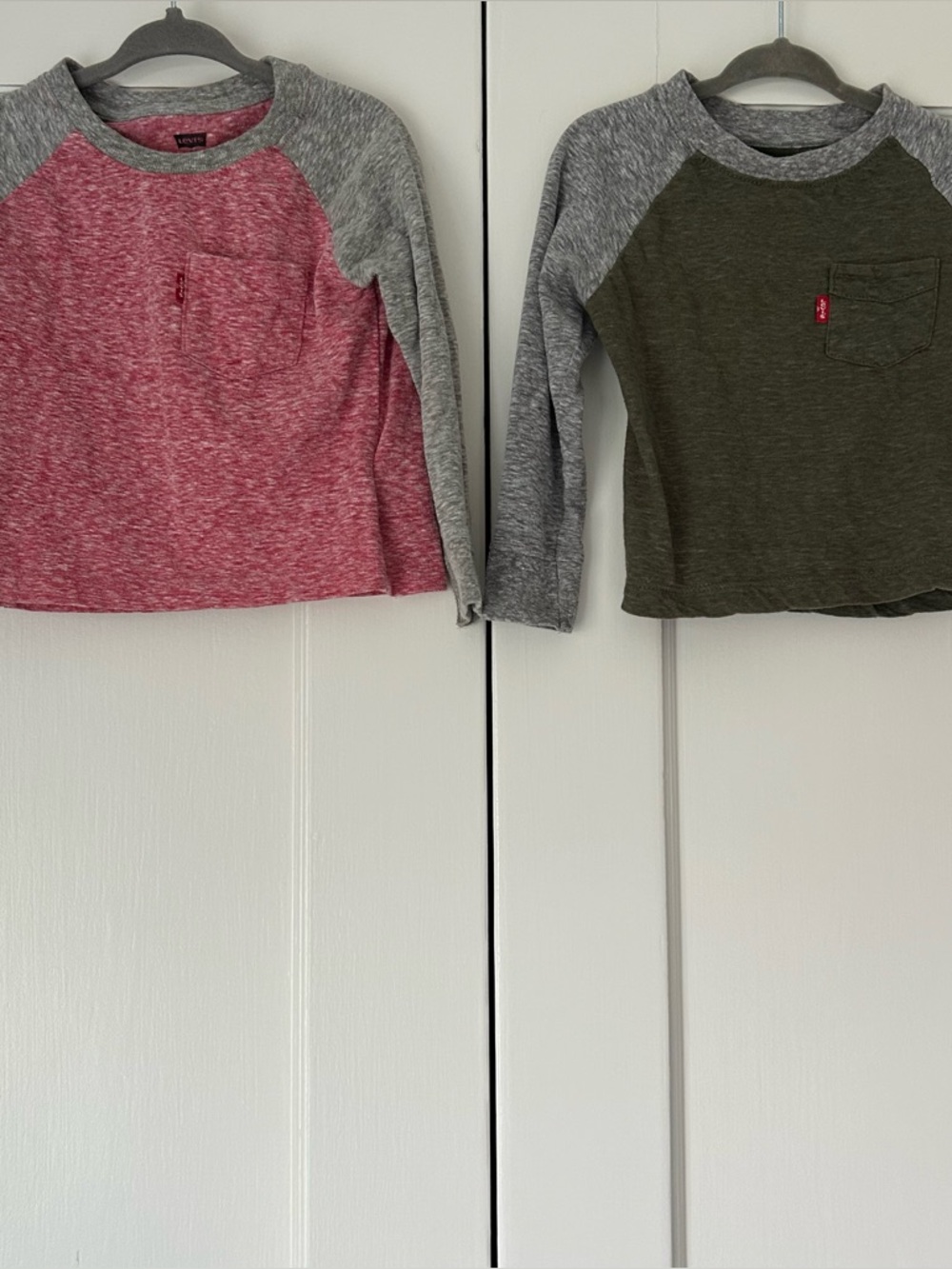 Levi's Long Sleeve Raglan Tees Shirt Grey w/ Red and Green - Toddler Size 24 Mo